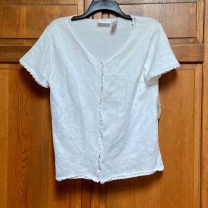 ✨5/$25 Liz Claiborne Scalloped Crochet Top